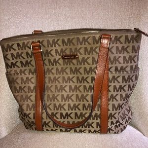 Michael Korea shoulder bag